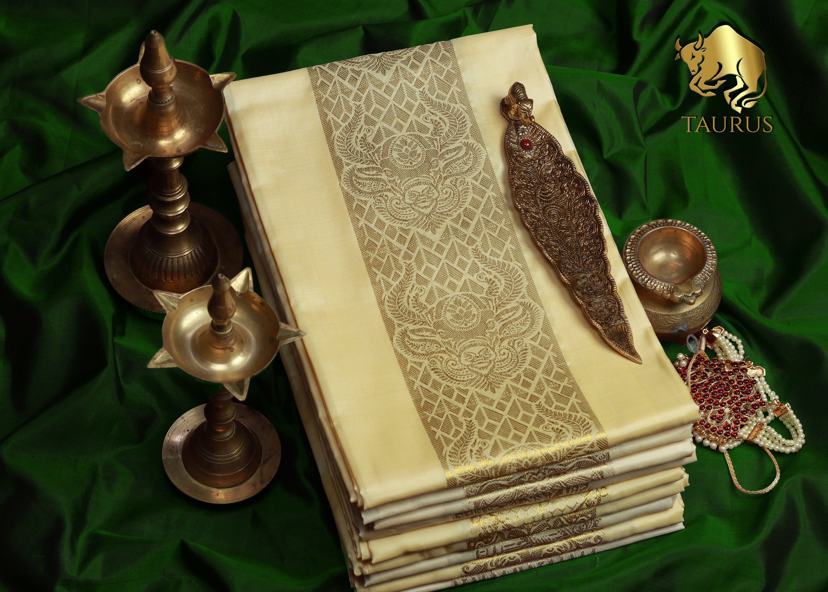 Taurus Zodiac Handloom Pure Mulberry Silk Dhoti white mundu vesti Temple Indian wedding dhoti Designer men's dhoti Wedding silk dhoti Men's ethnic Festival men Handwoven Mughal