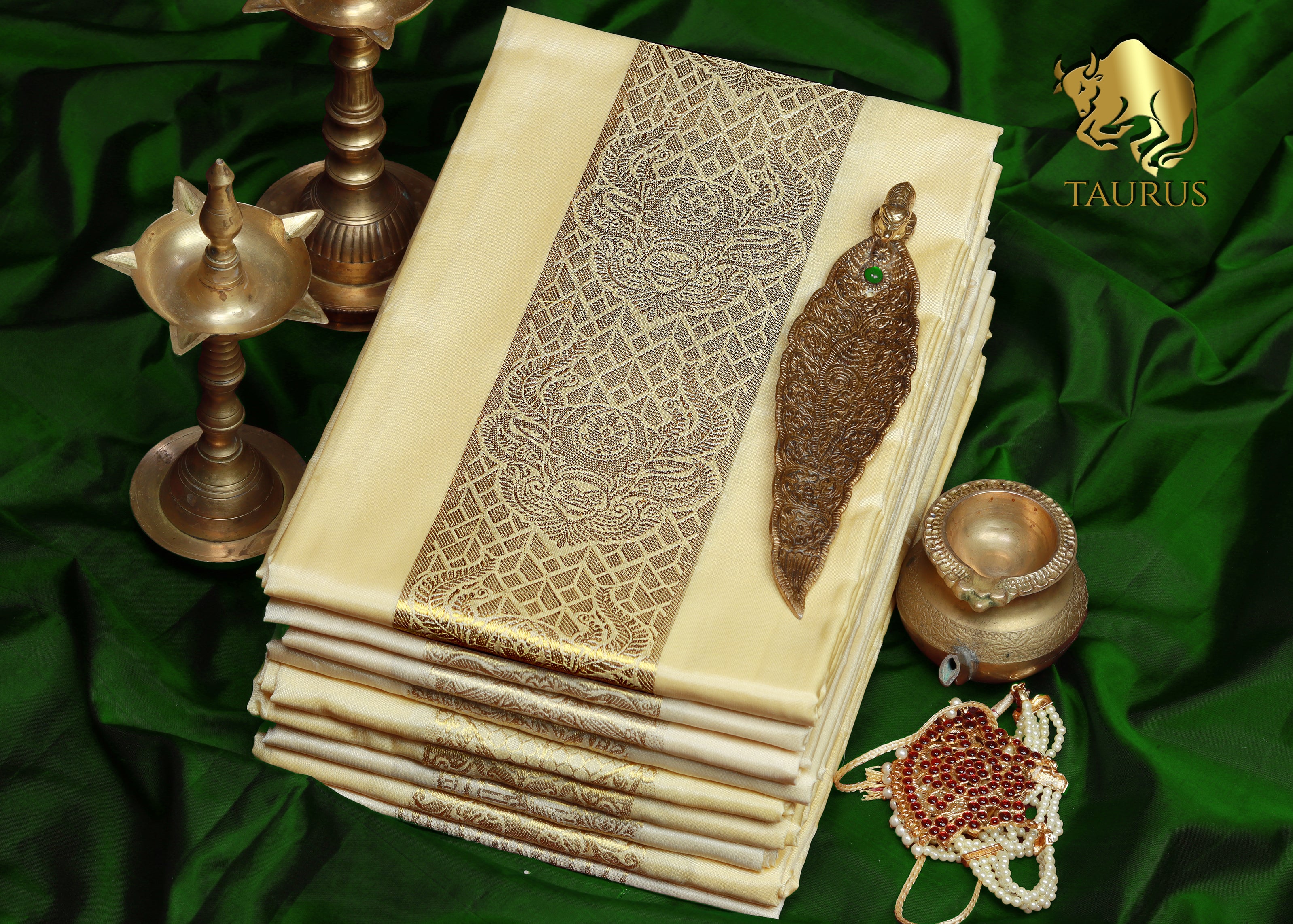 Taurus Zodiac Handloom Pure Mulberry Silk Dhoti white mundu vesti Temple Indian wedding dhoti Designer men's dhoti Wedding silk dhoti Men's ethnic Festival men Handwoven Mughal