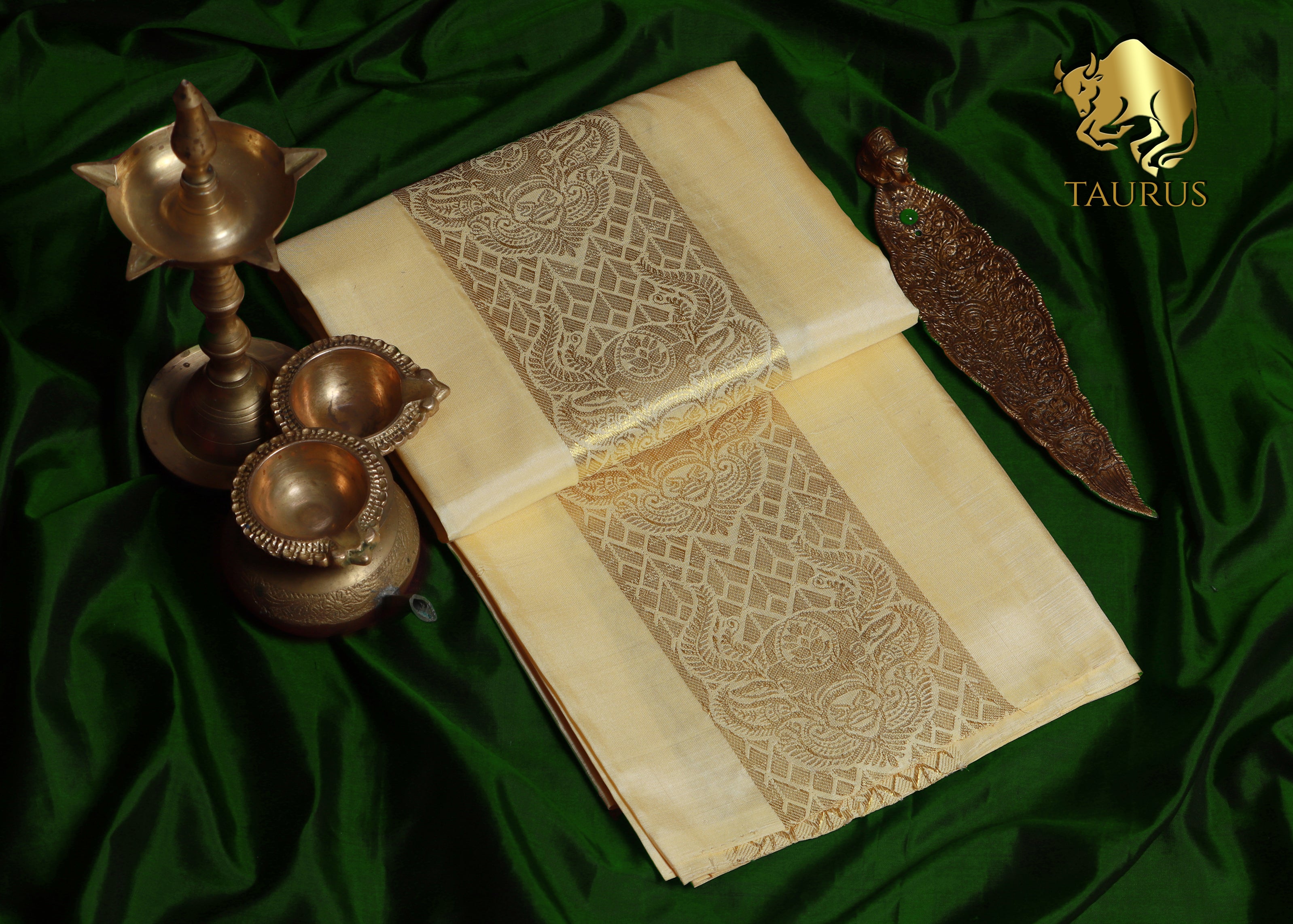 Taurus Zodiac Handloom Pure Mulberry Silk Dhoti white mundu vesti Temple Indian wedding dhoti Designer men's dhoti Wedding silk dhoti Men's ethnic Festival men Handwoven Mughal